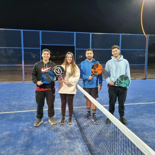 Los felices ganadores de las 4 horas de padel de el Bingo a Beneficio de Nuestro Amigo Gerardo Tapia @geraa_17